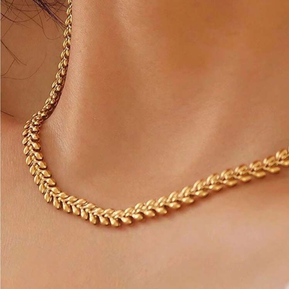 Gold plated stainless steel leaf style chain necklace